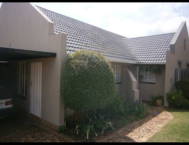2 BEDROOM TOWNHOUSE FOR SALE IN ALBERTSDAL